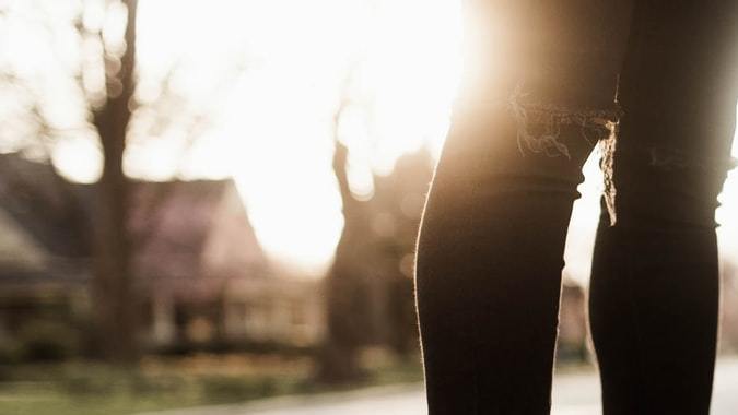 mujer mayor que el hombre