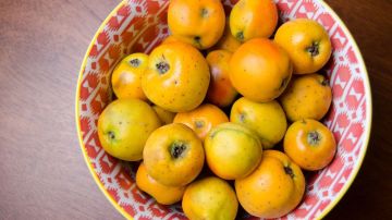 La fruta del tejocote es el ingrediente principal para las cápsulas para adelgazar. / Foto: shutterstock