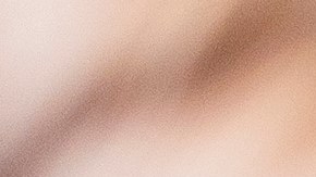 Hay que ser muy cuidadosos al rizar nuestro cabello. / Foto: Gpoint Studio - Freepik.