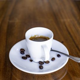 El café es una de las bebidas que más afecta el sueño. / Foto: Ssamnang - Pixabay.