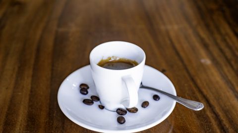 El café es una de las bebidas que más afecta el sueño. / Foto: Ssamnang - Pixabay.