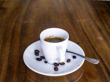 El café es una de las bebidas que más afecta el sueño. / Foto: Ssamnang - Pixabay.