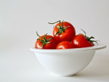 Los tomates puedes congelarlos enteros, picados o en jugo.