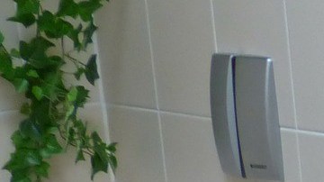 ¿Cómo puedes contagiarte de COVID en baños públicos? Nuevo estudio lo explica