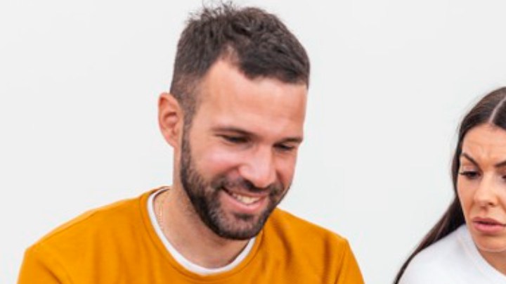 mi pareja habla con su ex