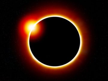 eclipse solar de anillo de fuego