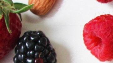 Según el estudio ZOE COVID, las personas que se están recuperando de COVID-19 deben intentar comer alimentos que contengan mucha energía (calorías) además de proteínas.