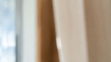 La exposición a este tipo de noticias requiere que los padres observen de qué manera afectan a su pequeño. Lo principal es proporcionar contexto y ser preciso a lo que significan la guerra, las armas y la muerte de tantas personas.