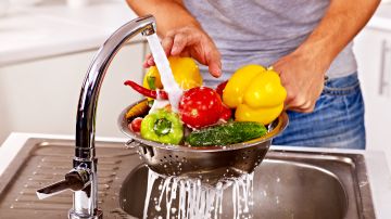 lavar TODAS tus frutas y verduras