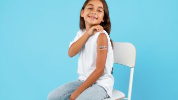 El anuncio de los CDC se produce después de que este primero de marzo se publicara un estudio del Departamento de Salud del Estado de Nueva York afirmara que la protección del inmunizante baja a apenas 12% de efectividad contra la variante en este grupo de edad.
