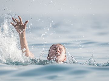 El doctor Cody Dunne, autor del estudio y médico residente de urgencias de la Universidad de Calgary, señaló que ahogarse en las bañeras es común entre las personas con trastornos convulsivos.