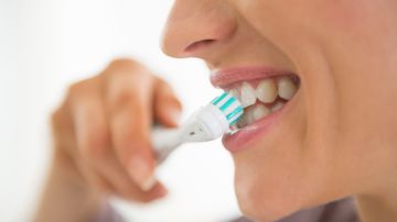 Cómo desinfectar tu cepillo de dientes