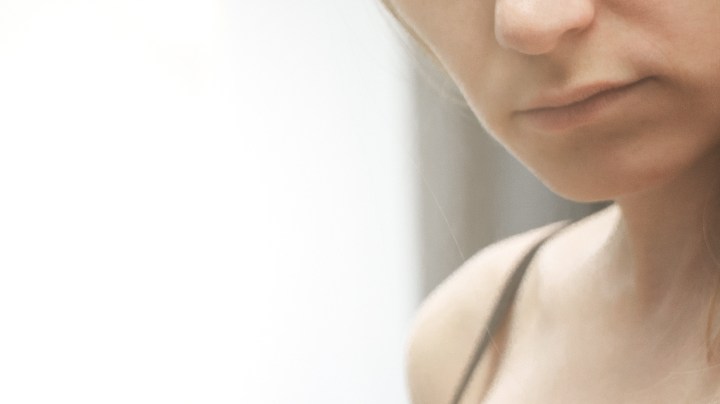 Levantar los senos caídos con remedios caseros