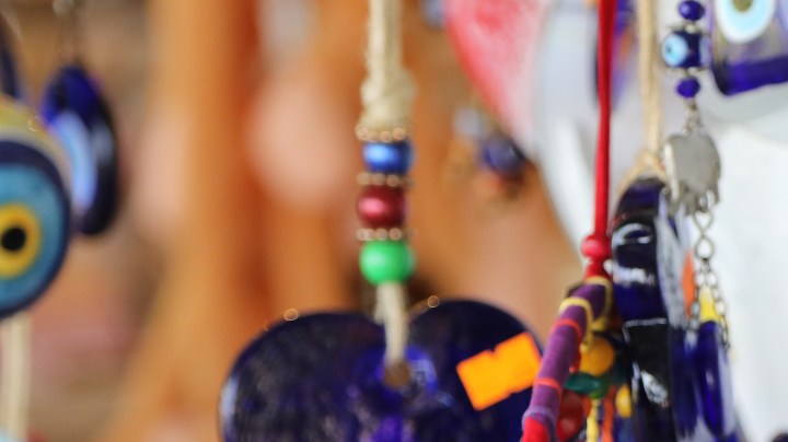 Cómo debes usar y activar el ojo turco contra malas energías