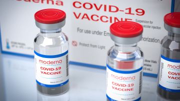 Moderna planea aplicar su nueva vacuna de COVID en agosto