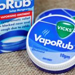 Vicks Vaporub en los pies contra la tos