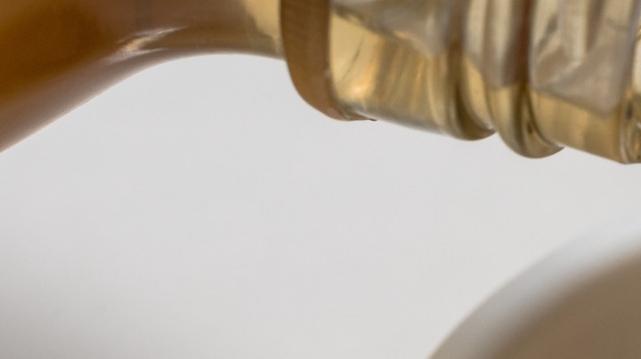 Vinagre de manzana contra hongos y herpes en la piel.