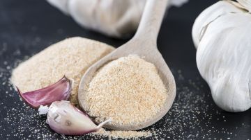 Cómo sustituir la sal con 8 condimentos saludables