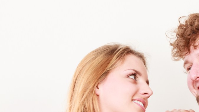 Cómo impedir que la amiga de mi novio nos separe