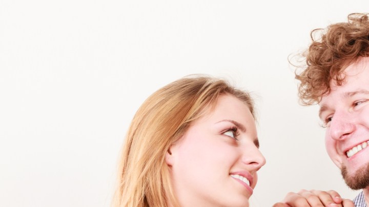 Cómo impedir que la amiga de mi novio nos separe