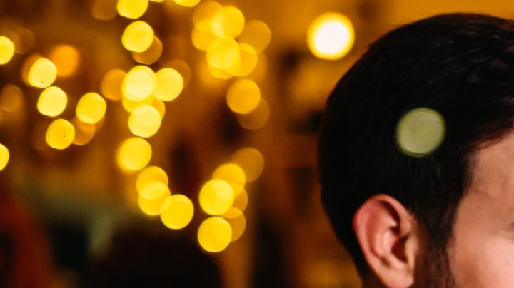 En qué consiste el 'pocketing' en una cita de pareja