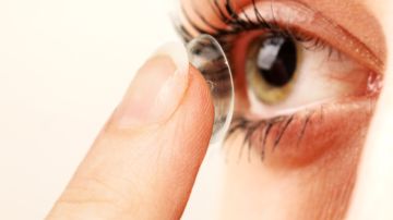 los lentes de contacto inteligentes que detectan el cáncer