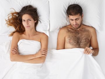 Posiciones sexuales para alcanzar el orgasmo si tu novio lo tiene pequeño