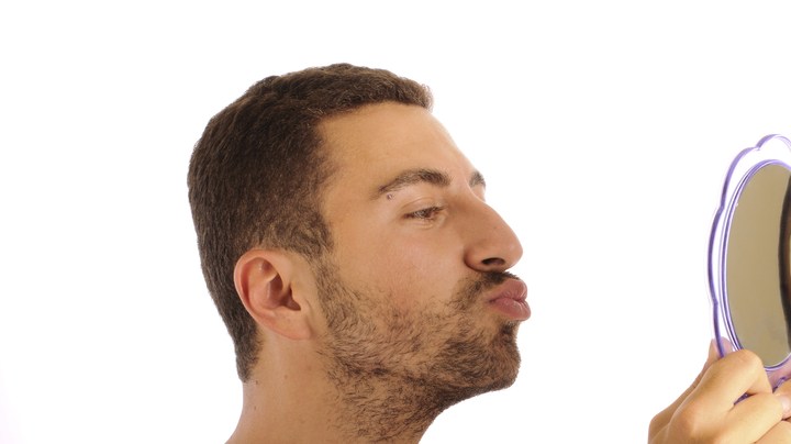 narcisistas teorías de conspiración