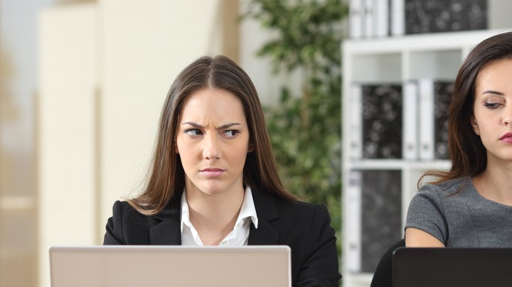 comunicarte con alguien que no te cae bien