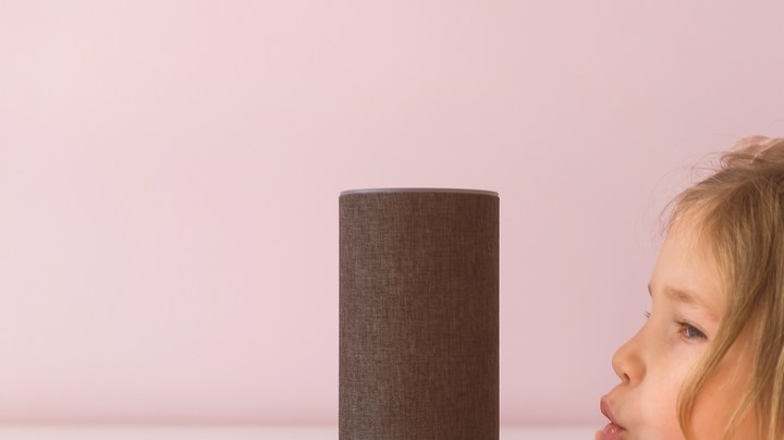 Alexa y Siri tu hijo