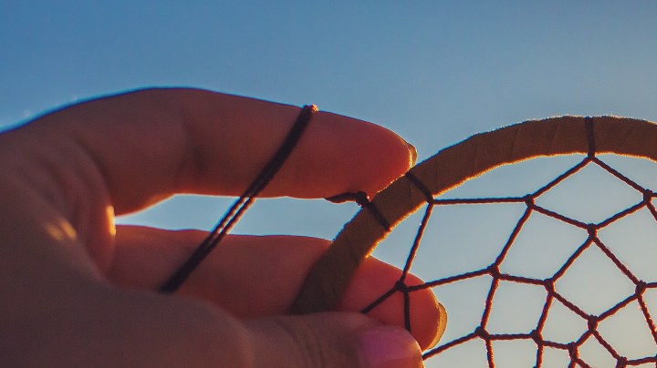 Cómo hacer un atrapasueños para bloquear malas energías