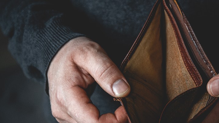 supersticiones alejando el dinero