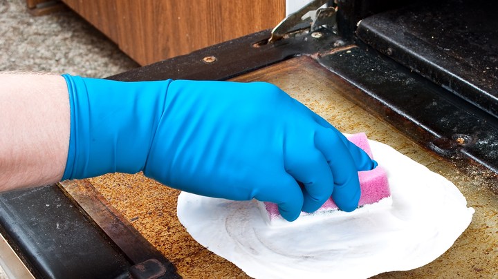 limpiar tu horno con bicarbonato de sodio y vinagre