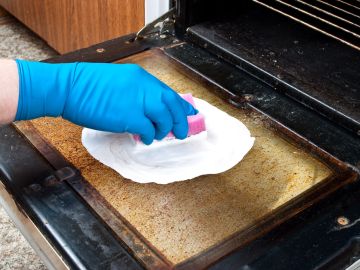 limpiar tu horno con bicarbonato de sodio y vinagre