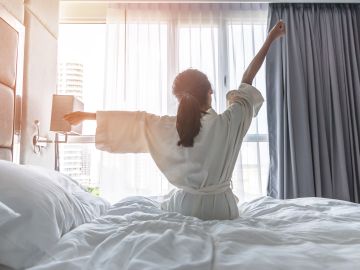 Cómo despertarte antes de las 7am mejora tu salud mental