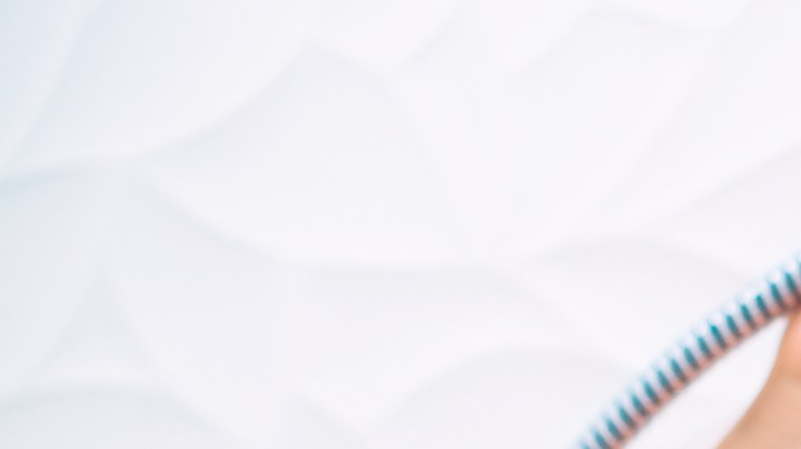 Qué hacer para evitar enfermedades en la ducha, según los CDC