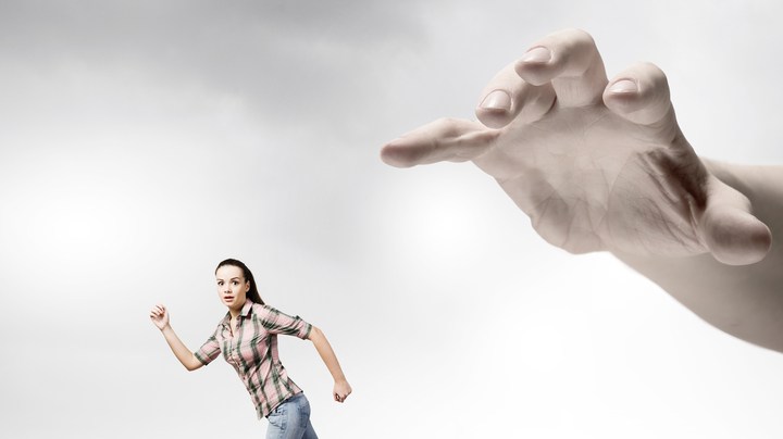 Los gaslighters comparten algunos rasgos de personalidad comunes, como por ejemplo ser emocionalmente inaccesibles, retraídos, irresponsables, impulsivos, distraídos y carentes de sentido común y autoconciencia.