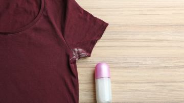 quitar las manchas y costras de sudor de tus blusas y camisas