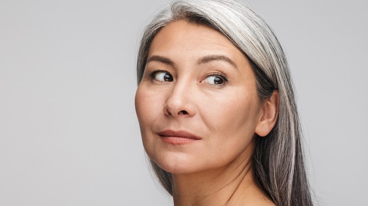 cabello gris brillar en plateado