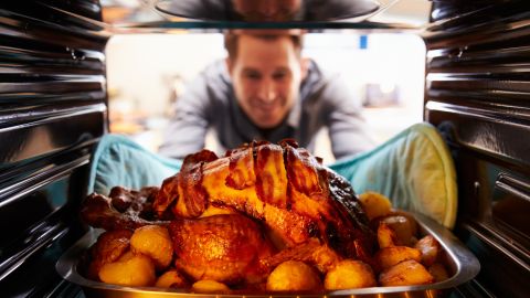 Consejos de los CDC para evitar una intoxicación alimentaria en Thanksgiving