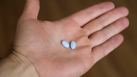 Cómo el ibuprofeno y naproxeno empeoran la artritis