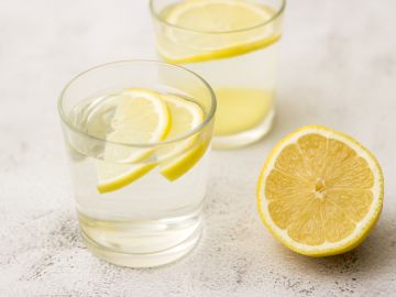 Cómo hacer un ritual con agua y limón contra energías negativas