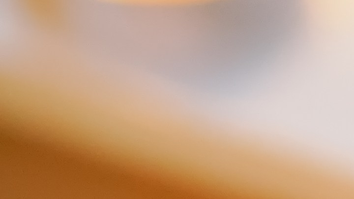 Cómo alejar las energías negativas con 6 "brujitips" de una astróloga