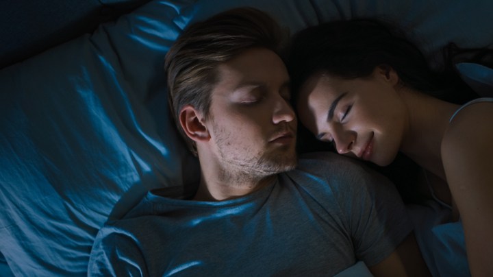 duermes tan bien cuando compartes cama con tu pareja