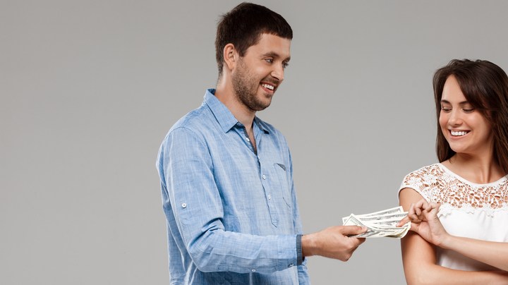 Qué significa soñar que tu esposo te da dinero