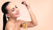 Cómo aplicarte aceite de oliva en el rostro para eliminar manchas y arrugas