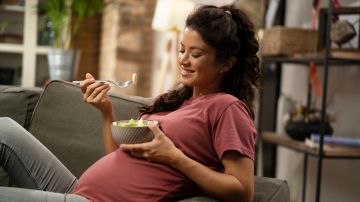 Los alimentos que no debes comer cuando estás en tu primer trimestre de embarazo