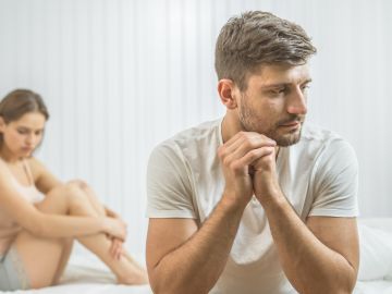 Cosas que no debes hacer antes de tener sexo con tu pareja y que son matapasiones