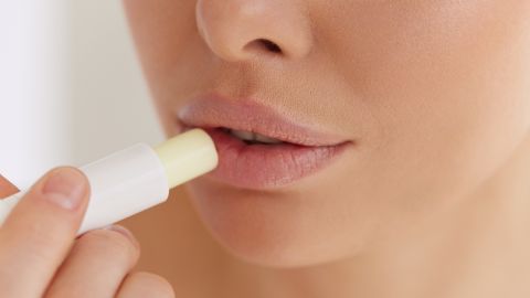 Cuál es la consecuencia de usar protector de labios en exceso