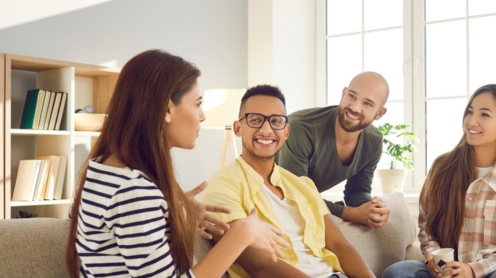 Salir con tu amigos bienestar